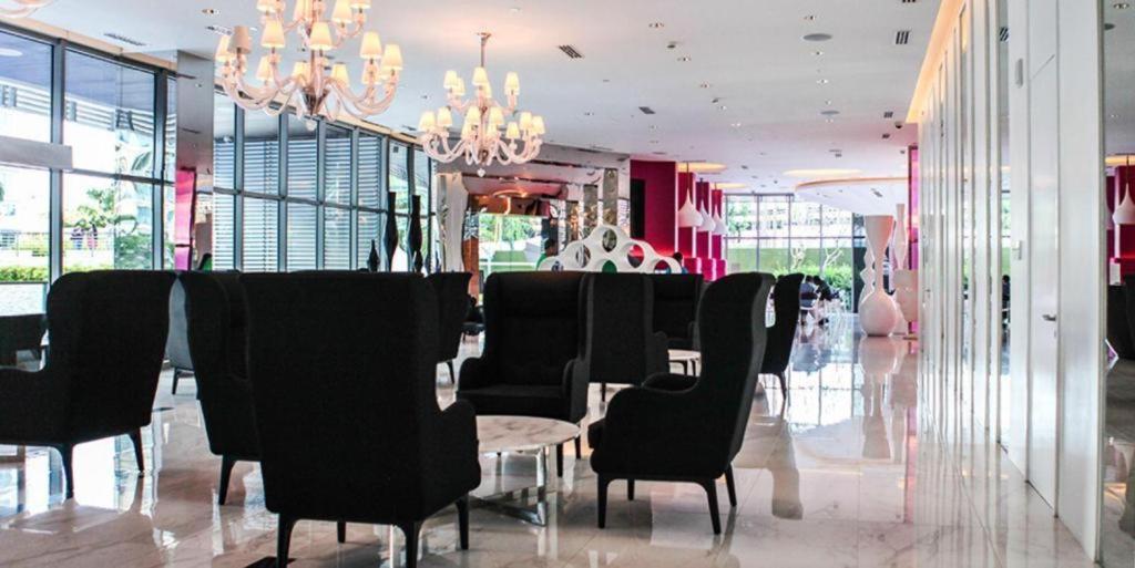 Azure Urban Resort Staycation Manila Exterior photo
