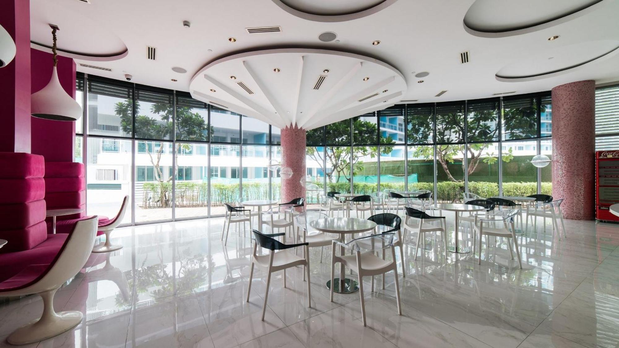 Azure Urban Resort Staycation Manila Exterior photo